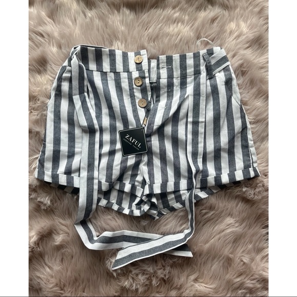 ‼️SOLD‼️ NWT Striped Shorts (m) - Picture 2 of 4